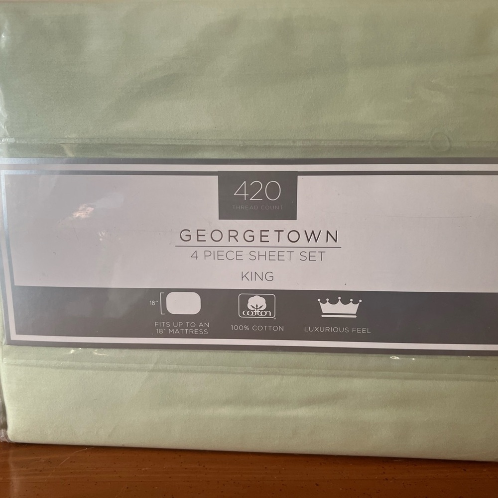 Never opened Georgetown King 4 pc sheet set-beautiful Light Green